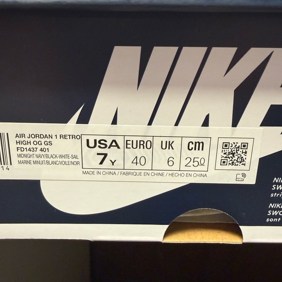 Jordan 1 Retro High OG Midnight Navy Kids Sneakers - Navy and White - Picture 6 of 6